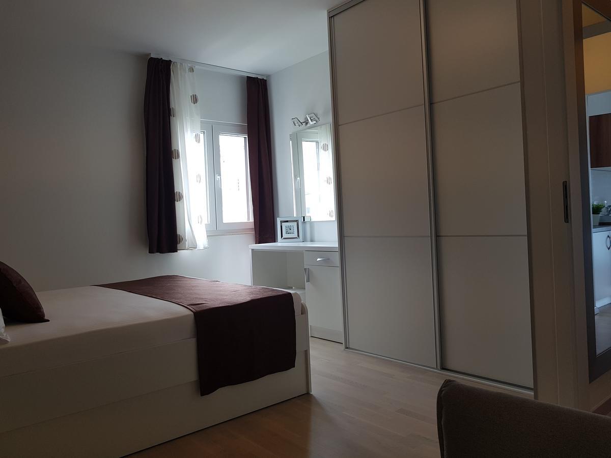 Apartments Petricevic Podstrana Eksteriør billede